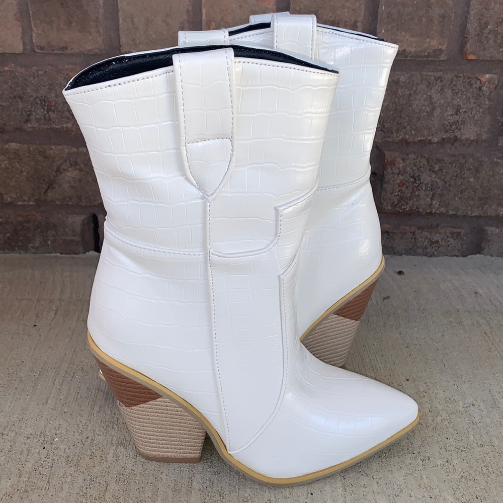 NWOB! White Cowgirl Bootie